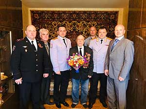 53295