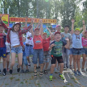 С ПЕСНЕЙ ПО ЖИЗНИ ШАГАЕМ
