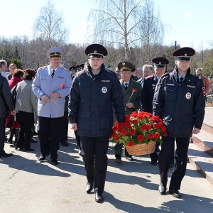 ВСТАЛИ ЖИВЫМ ЩИТОМ