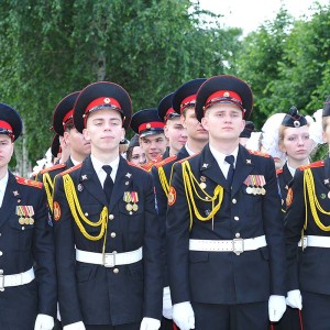  ЧЕКАНЯ ШАГ У СТЕН КРЕМЛЯ
