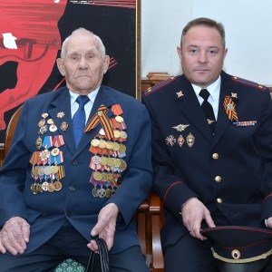 И СНОВА ДАРИТ МАЙ ВЕЛИКУЮ ПОБЕДУ!
