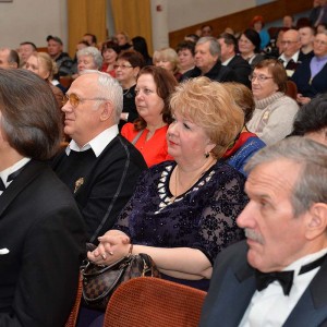 НЕСМОЛКАВШИЕ АПЛОДИСМЕНТЫ