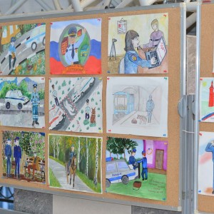 В ОСЕННЕМ ПАРКЕ ГОРОДСКОМ ВАЛЬСИРУЕТ ЛИСТВА БЕРЁЗ 