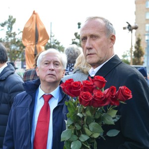 «ИЗ-ПОД НЕБЕС ПО-ПТИЧЬИ ОКЛИКАЯ ВСЕХ ВАС, КОГО ОСТАВИЛ НА ЗЕМЛЕ»