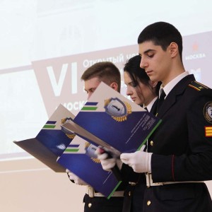 ЗАДАВАТЬ ВЫСОКИЕ СТАНДАРТЫ 